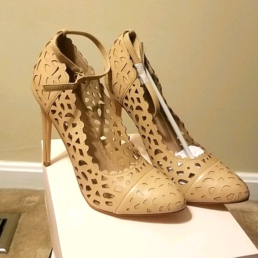 Nude pump